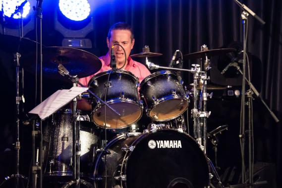 Daniel Schwenger mit Karl Frierson & der Frank Schultz Band im Oktober 2018 in Rümmingen bei Lörrach Daniel Schwenger mit Karl Frierson & der Frank Schultz Band im Oktober 2018 in Rümmingen bei Lörrach