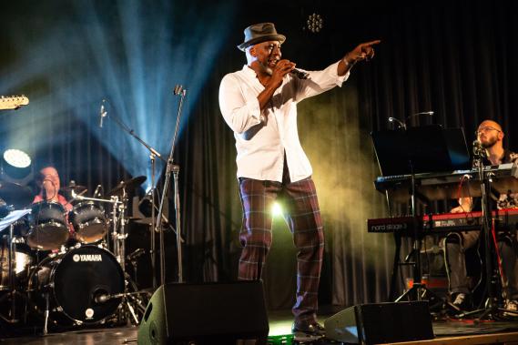 Daniel Schwenger mit Karl Frierson & der Frank Schultz Band im Oktober 2018 in Rümmingen bei Lörrach Daniel Schwenger mit Karl Frierson & der Frank Schultz Band im Oktober 2018 in Rümmingen bei Lörrach